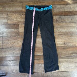 RARE ✅ PINK Victoria's Secret Yoga Pants Size L Black Teal Zebra Fold Over Flare